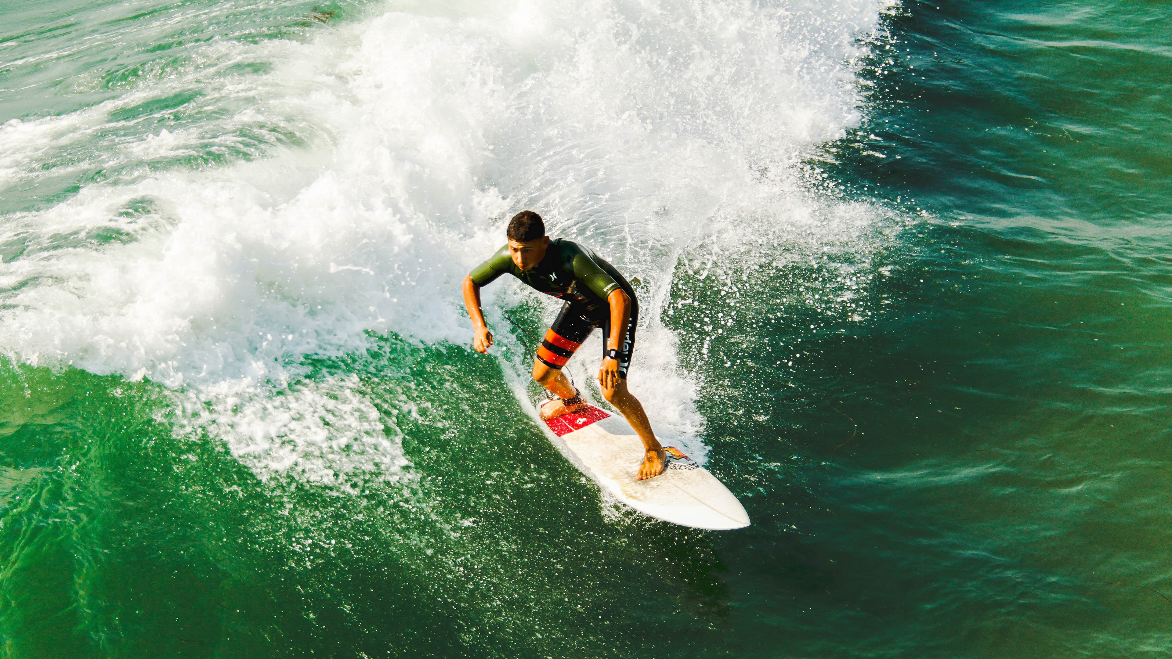 九游娱乐平台-勇士外线三分雨淹没对手,库里领衔全场,勇士队库里三分